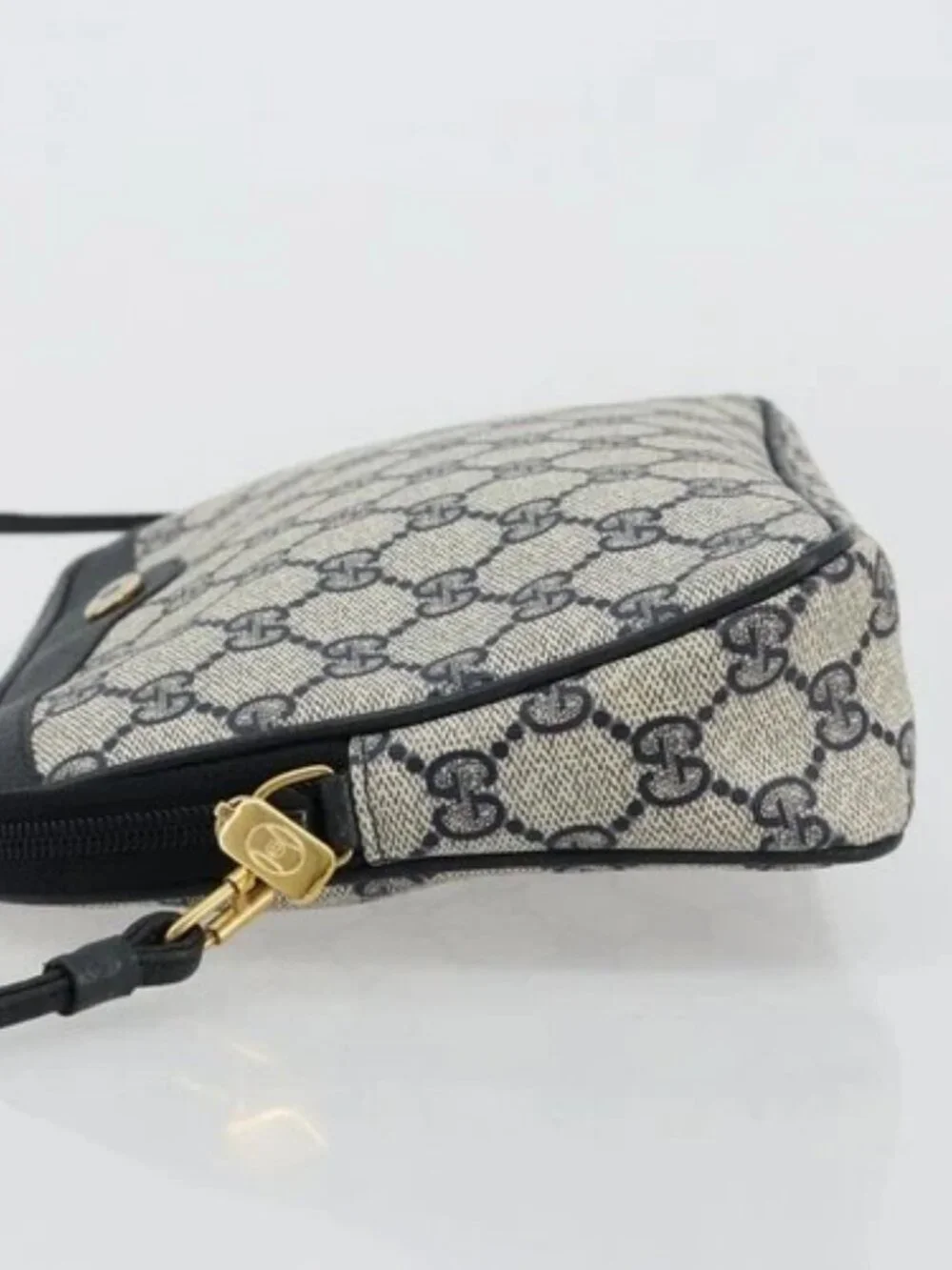 GUCCI GG Supreme Shoulder Bag PVC Navy Gold 97 02 068 Auth 181211